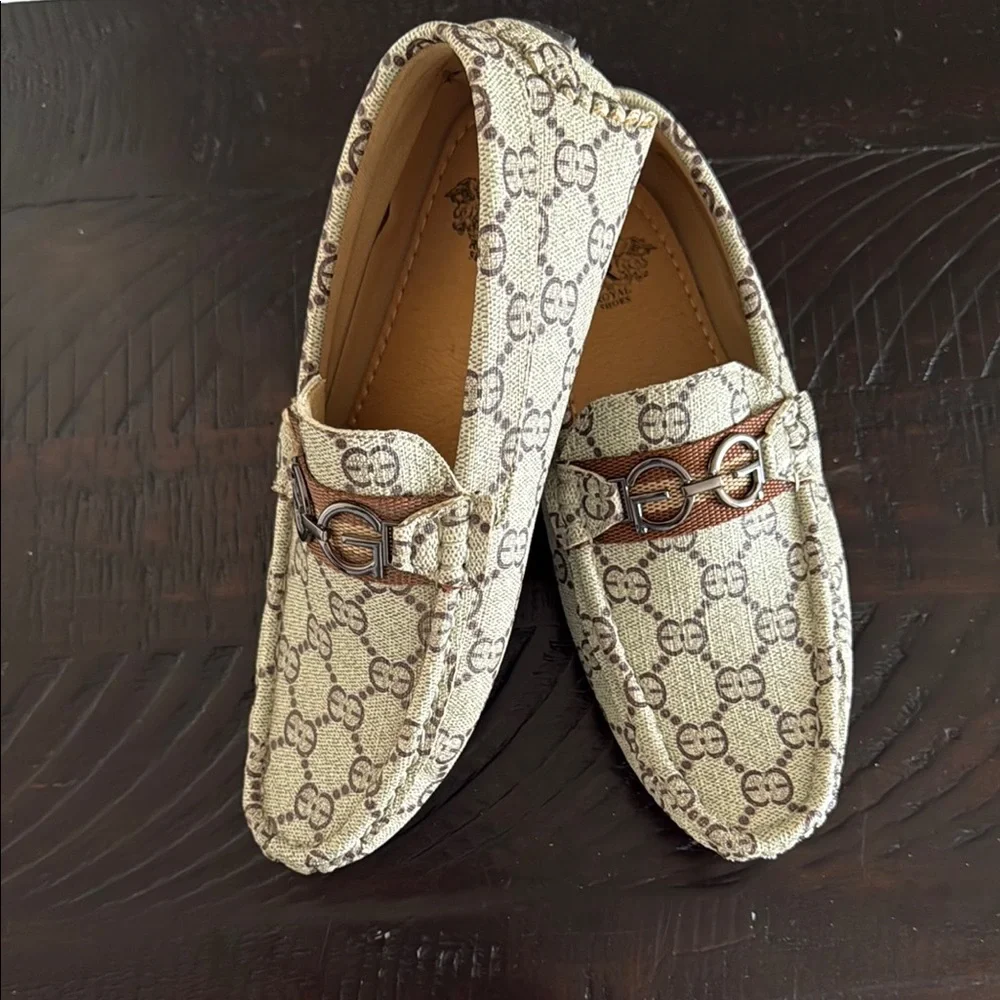 Total shoes Cream and Brown Dress Shoes with Monogram Print